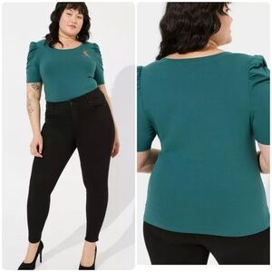 NEW Torrid Hocus Pocus Foxy Puff Ruched Sleeve Slim Fit Top Sz 1X Halloween Chic